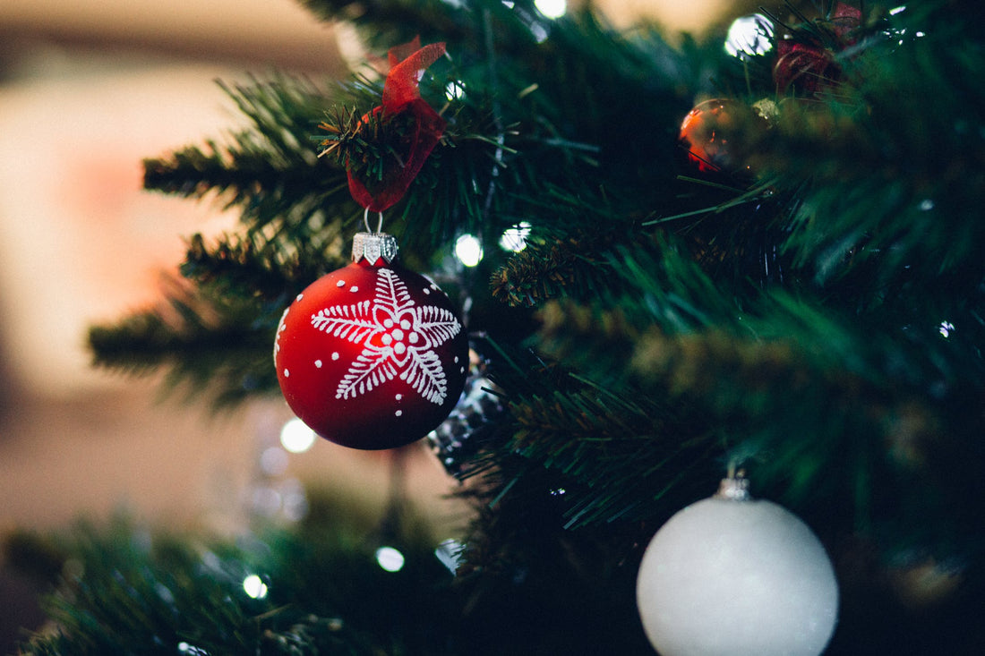 How to Be a Pro at Spreading Holiday Cheer